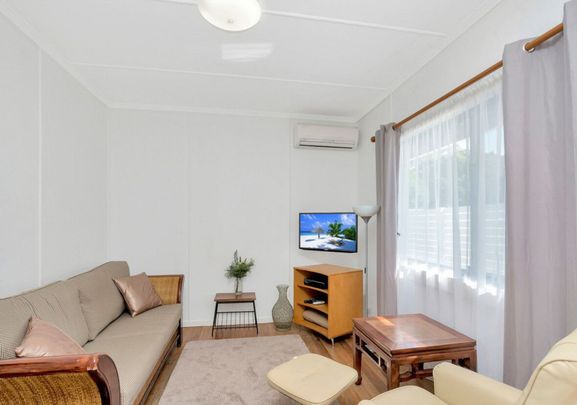 Fully Furnished 1 Bedroom Unit Walking Distance to the Beach - ALL INSPECTIONS ARE ON QLD TIME - Photo 1