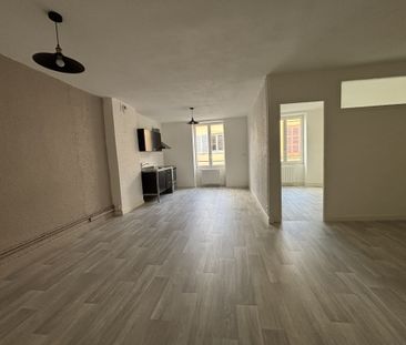 Location Appartement 2 pièces 50m² CHARLIEU 42190 - Photo 2