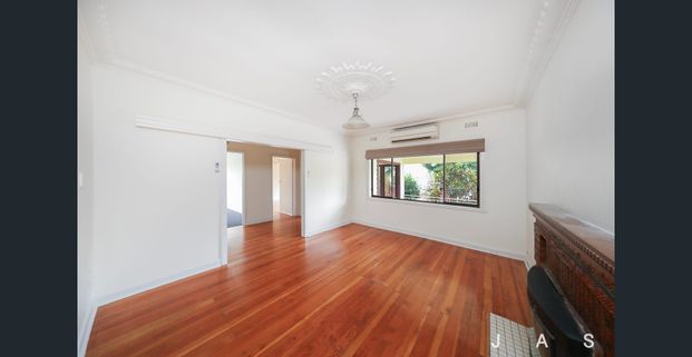UPDATED FAMILY HOME IN PRIME LOCATION! - Photo 1