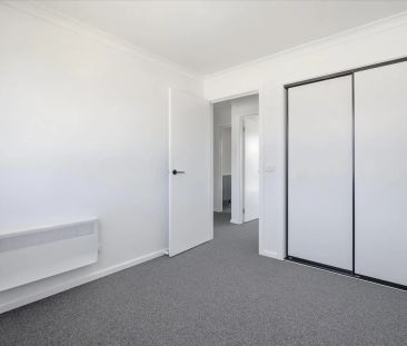 HOME FOR RENT IN BACCHUS MARSH - Photo 4
