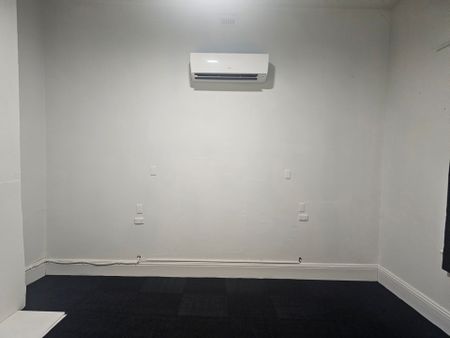 Close to City Centre - Available Now - Photo 4