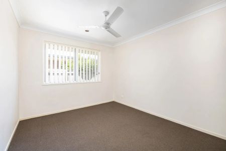 Large lowset home in a quiet cul de sac - Photo 3