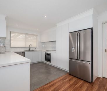 Perfect Location! - Photo 4