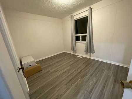 For Lease - 3732 St Clair Avenue Unit# Main, Toronto, Ontario - Photo 3