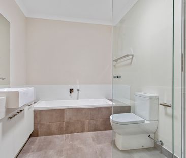 18 Verde Lane, Keysborough VIC 3173 - Townhouse For Rent | Domain - Photo 4