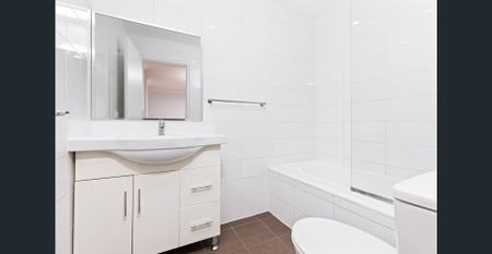 SPACIOUS APARTMENT IN A FANTASTIC WESTMEAD LOCATION!! - Photo 4