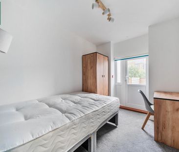 House share to rent - Photo 2