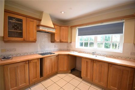 4 bedroom detached house to rent - Photo 4