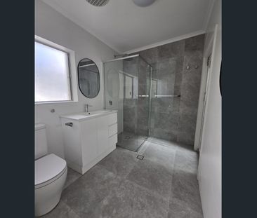 Beautifully Renovated Terrace in Prime Redfern Location - Photo 6