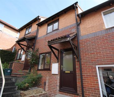 Two bed terraced house to rent in Farm Hill, Exeter, EX4 - Photo 2