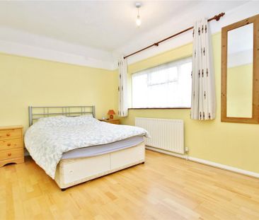 4 bedroom semi-detached house to rent - Photo 3