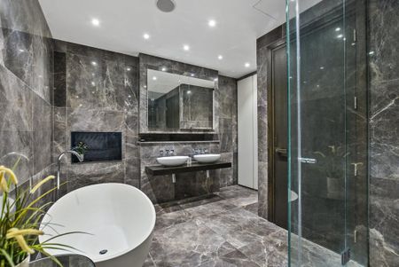 3 bedroom flat to rent - Photo 4