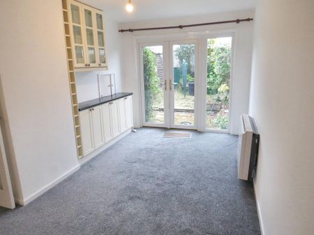3 bedroom terraced house to rent - Photo 2