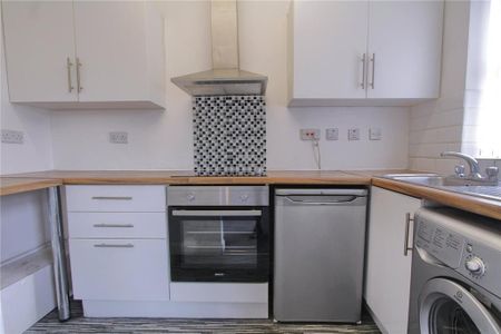 2 bedroom flat to rent - Photo 3