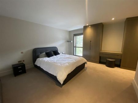 5 bedroom detached house to rent - Photo 4