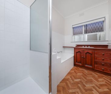 Updated Triple Fronted Brick Veneer Family Home in Convenient Location - Photo 6