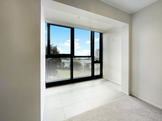 Luna Apartments - 1 Bedroom - 1 Bathroom - 1 Secure Carpark - Photo 1