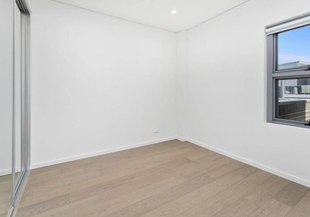 STUNNING EXECUTIVE 3 BEDROOM APARTMENT ! - Photo 4