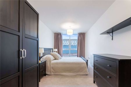 A stunning two bedroom, two bathroom flat located on the first floor of a modern development on Barking Road. - Photo 3
