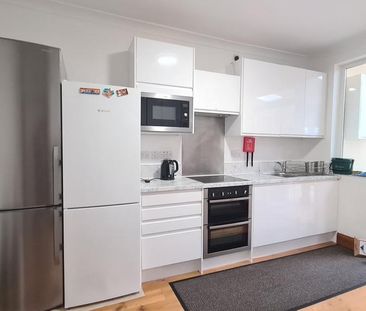 House share to rent - Photo 2