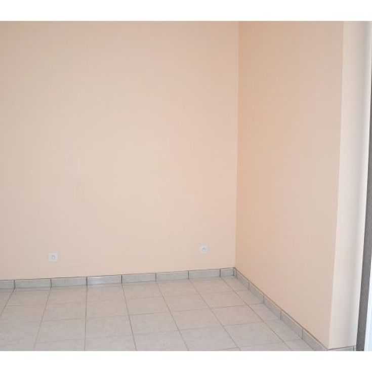 Appartement T1bis meublé en plein centre de Saint Quentin Fallavier - Photo 1