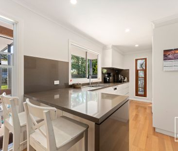 Charming Family Home With Pool & Lush Gardens - Photo 4