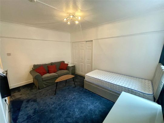 Studio to rent - Photo 1