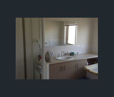 GRATE LOCATION : REASONABLE PRICE : SPACIOUS HOME - Photo 5