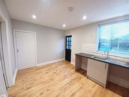 3 bedroom semi-detached house to rent - Photo 5