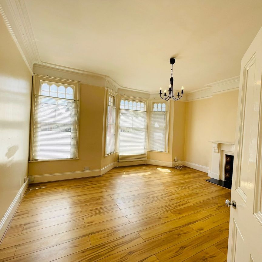 2 bed Flat in Keslake Road Queens Park, London, NW6 6DL - Photo 1