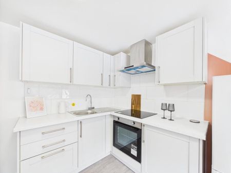 1 bedroom in a house share to rent - Photo 4