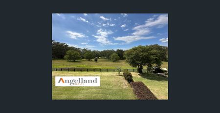 Convenient Family Home - Photo 4