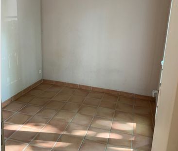 Location Appartement 2 pièces 29m² CABRIES 13480 - Photo 1