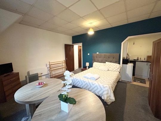 Durley Gardens, Westcliff Studios - Photo 1