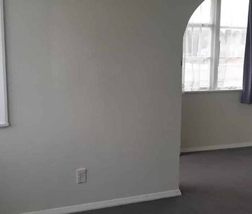 4 bedroom renovated property - Photo 4