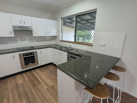 MODERN AND SPACIOUS - Photo 3