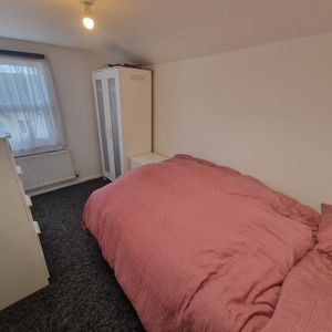 1 Bed Student Accommodation - Photo 2