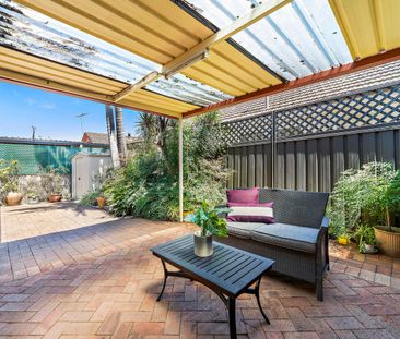 STUNNING FAMILY HOME! - Photo 5