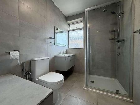 Cool Oak Lane, Colindale, London, NW9 - Photo 2