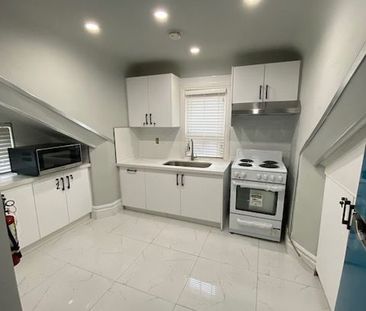 For Lease - 206 Carlton Street Unit# 303, Toronto, Ontario - Photo 6