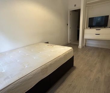 3 Bedroom Apartment To Let - Photo 5