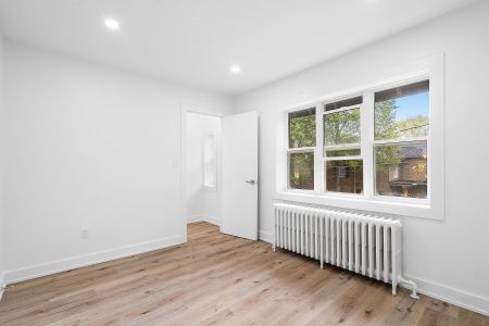 For Lease - 28 Strathgowan Avenue Unit# Upper, Toronto, Ontario - Photo 2