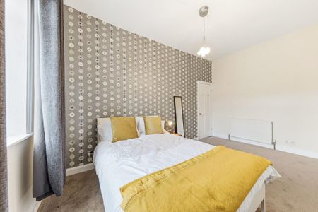 4 bedroom end of terrace house to rent - Photo 5