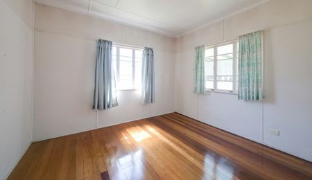 Charming Two Bedroom Home Available In Great Location! - Photo 5