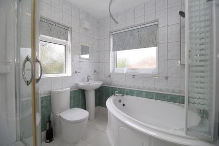 1 bedroom in a house share to rent - Photo 4