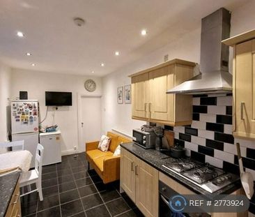 1 bedroom in a house share to rent - Photo 4