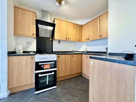 2 bedroom maisonette to rent - Photo 5