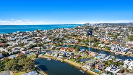 13 Kurrawa Avenue, Mermaid Waters QLD 4218 - House For Rent | Domain - Photo 2