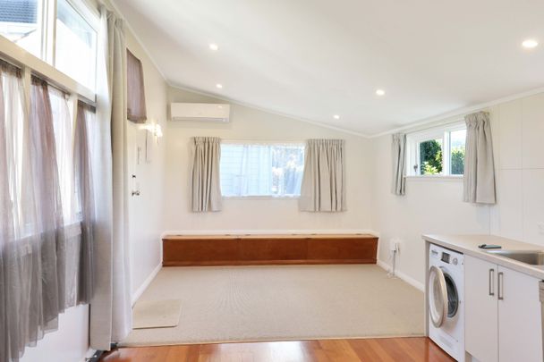 2 Bedroom Warm Quality property in Khandallah, Welliington - Photo 1