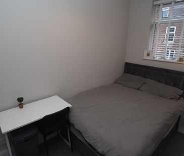 2 bedroom to let - Photo 3